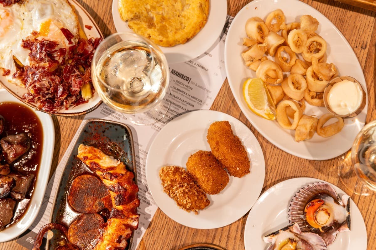dónde cenar tapas con amigos en barcelona